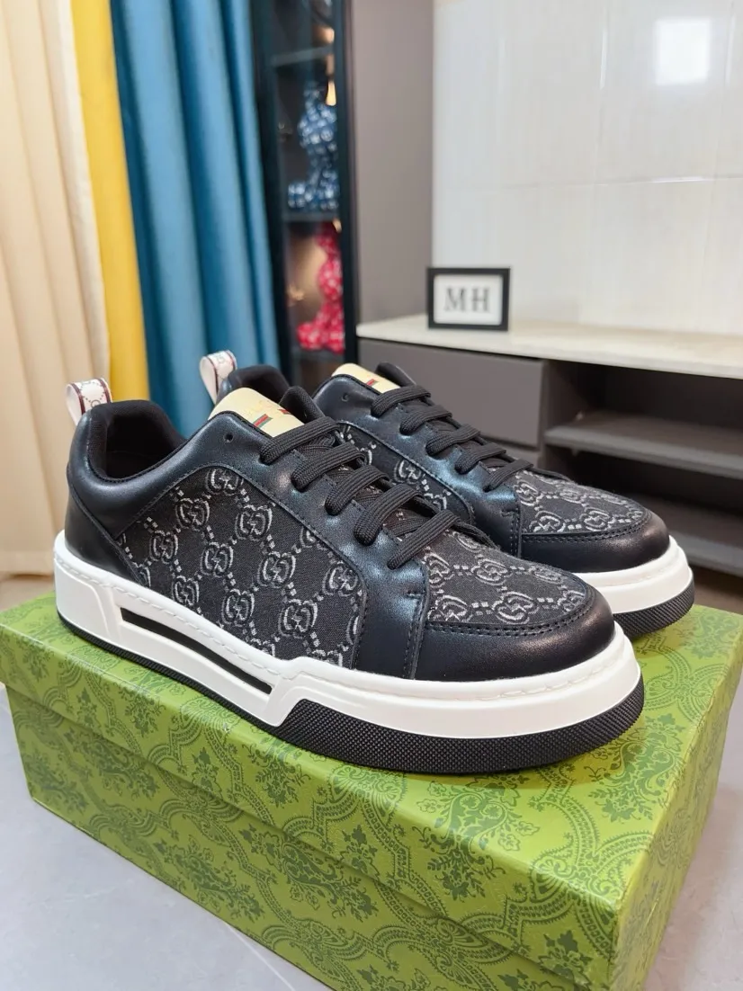 Men's shoes 💰420🌹🌹[GUCCI] Gucci's new lace-up casual men's shoes are on the market first, and the materials and workmanship are superior to all versions on the market. The highest quality shipped first-layer cowhide with imported original perforated materials➕genuine leather lining, privately molded soft outsole, high foot comfort, imported special materials highlight the brand's unique charm, high-end customization 38-44